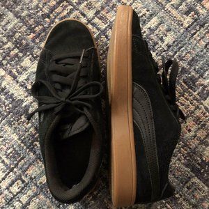 Black PUMA Smash v2 Sneakers